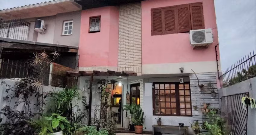 Casa para Venda - 116.48m², 3 dormitórios, sendo 1 suites, 2 vagas - Guarujá