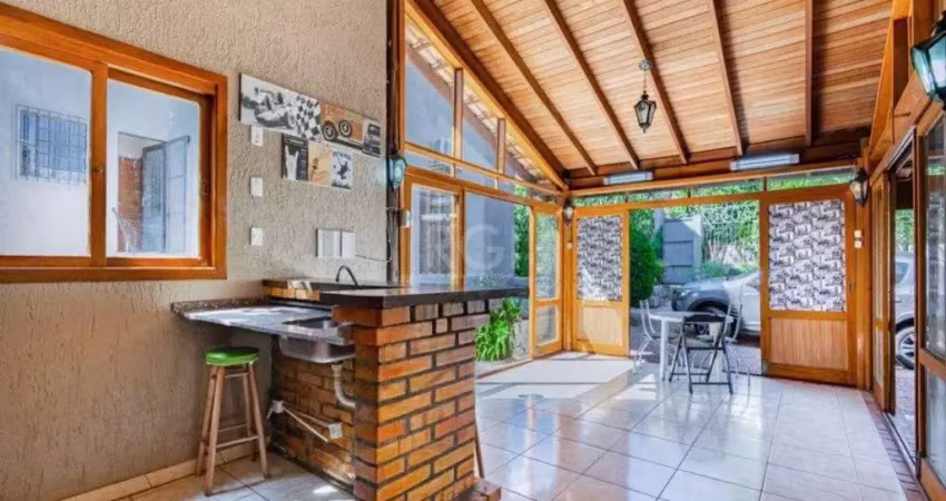 Casa para Venda - 255m², 3 dormitórios, sendo 1 suites, 3 vagas - Ipanema