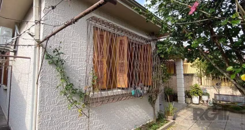 Casa com 3 quartos à venda na Rua Dona Firmina, --, Vila São José, Porto Alegre