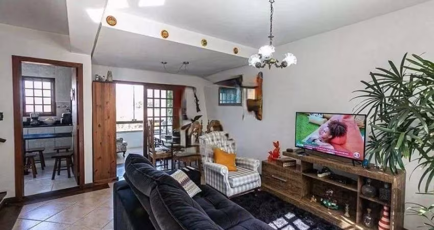 Casa com 161m² e 3 dormitórios com suíte, piscina no bairro Espírito Santo em PORTO ALEGRE