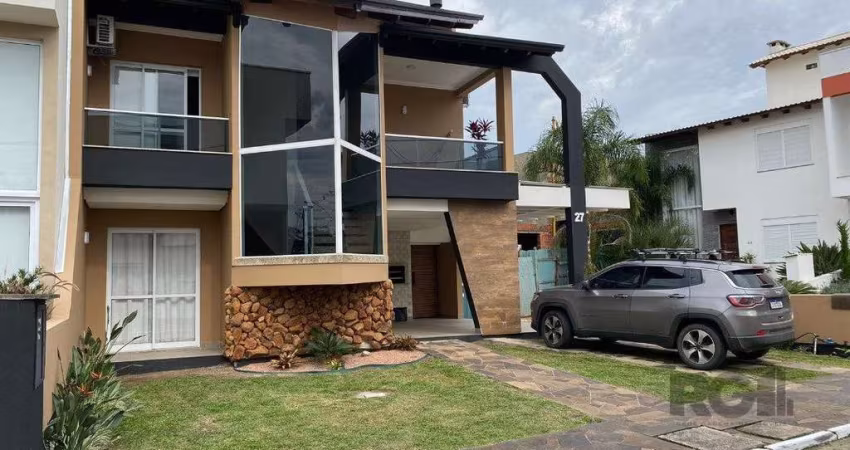 Casa em condominio com excelente padrão construtivo, possui 3 dormitórios, sendo 1 suíte máster com closet e sacada