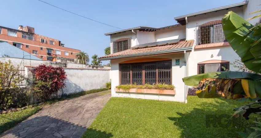 Casa para Venda - 72.6m², 4 dormitórios, sendo 1 suites, 6 vagas - Camaquã