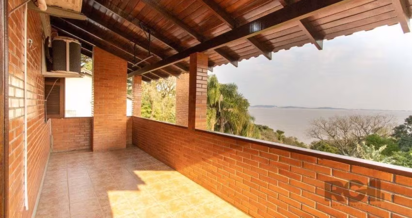 Casa para Venda - 220m², 3 dormitórios, sendo 2 suites, 5 vagas - Espirito Santo