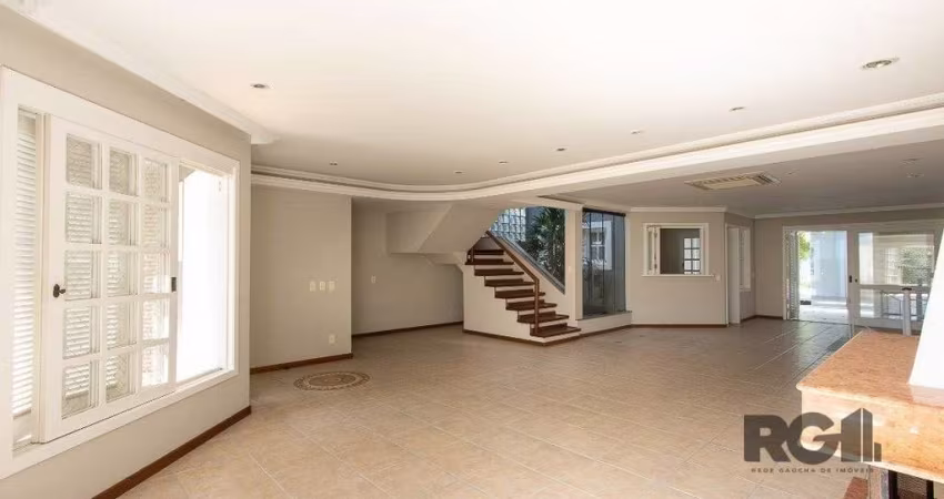 BELO SOBRADO, 3 QUARTOS, 1 SUITE, PISCINA, 320m² PRIVATIVOS - TRISTEZA