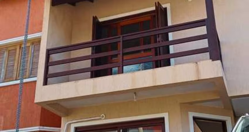 Casa aconchegante com 3 dormitórios, piscina e lareira