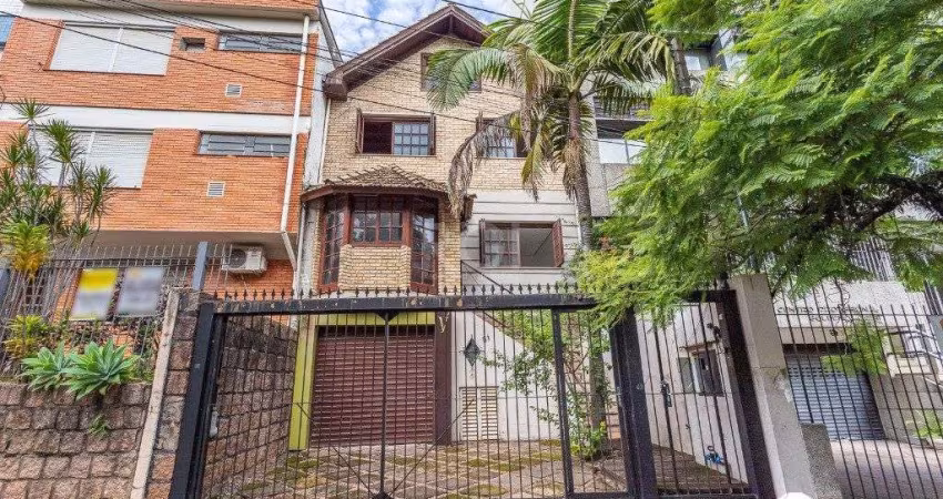 Casa para Venda - 330m², 4 dormitórios, sendo 3 suites, 2 vagas - Petrópolis