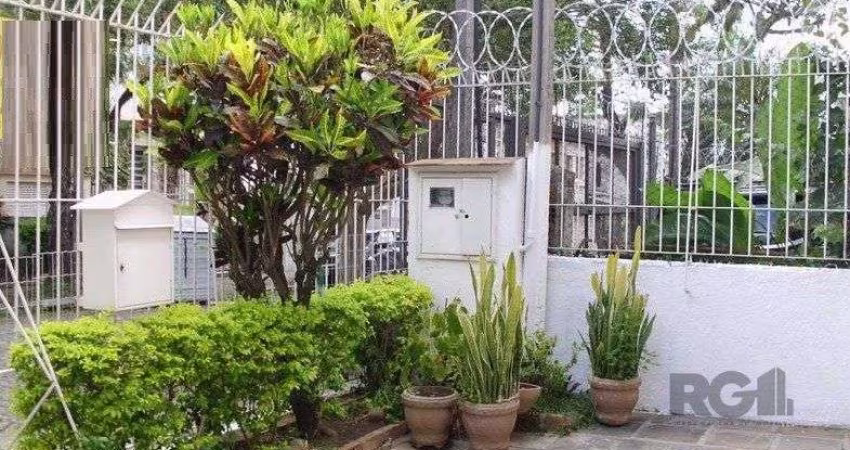 Casa sobrado no bairro São João de 3 dormitórios e 2 vagas