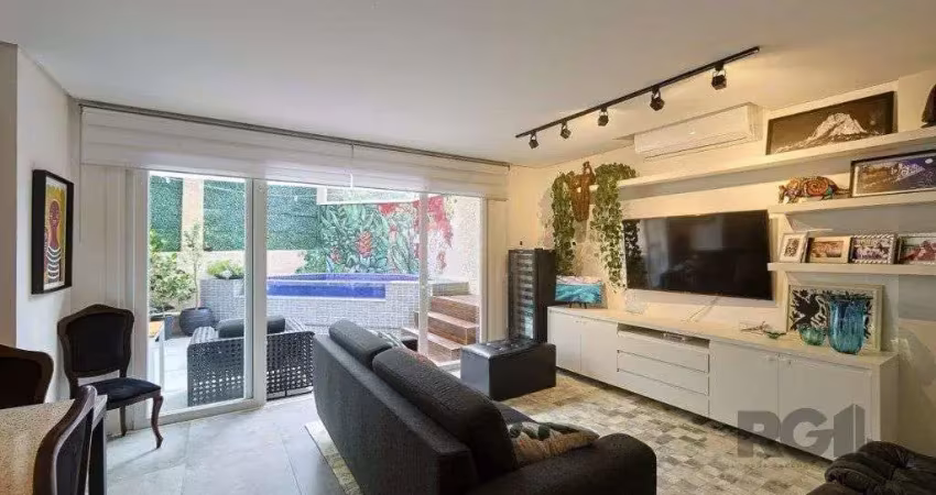 Casa em condomínio fechado com 3 quartos à venda na Rua Paulo Madureira Coelho, --, Petrópolis, Porto Alegre