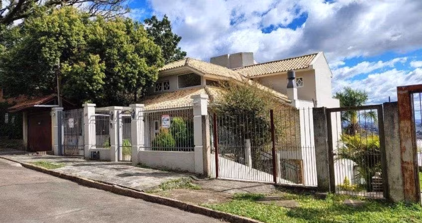 Casa sobrado com 300m² na Vila Nova de 3 dormitórios e 4 vagas