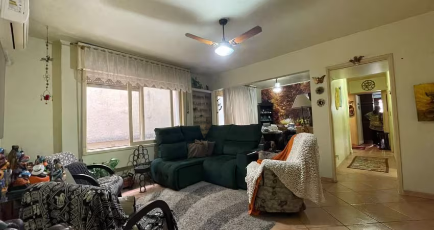 Apartamento 3 dormitórios com suíte e sacada no Bairro Floresta em Porto Alegre