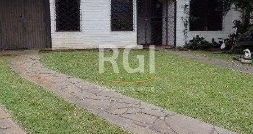 Casa para Venda - 100m², 3 dormitórios, 4 vagas - Guarujá