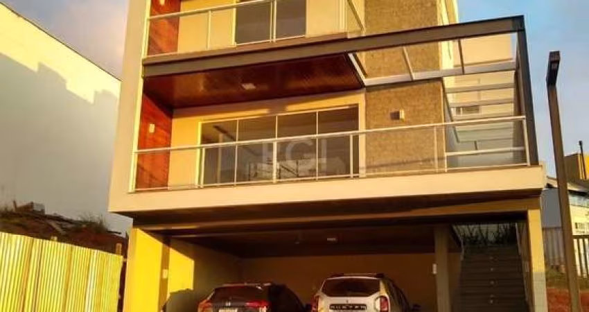 Casa para Venda - 200m², 3 dormitórios, sendo 1 suites, 2 vagas - Vila Nova, Porto Alegre