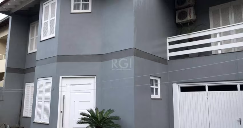 Casa 210m², 3 dormitórios, sendo 1 suites, 2 vagas - Mario Quintana, Porto Alegre/RS
