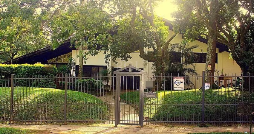 Casa para Venda - 523.36m², 6 dormitórios, sendo 2 suites, 2 vagas - Vila Conceição, Porto Alegre
