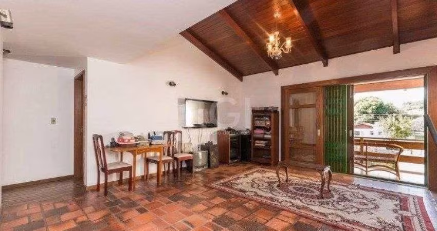 Casa para Venda - 247m², 4 dormitórios, sendo 1 suites, 5 vagas - Glória