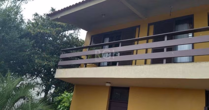 Casa para Venda - 294.4m², 3 dormitórios, sendo 2 suites, 2 vagas - Nonoai, Porto Alegre