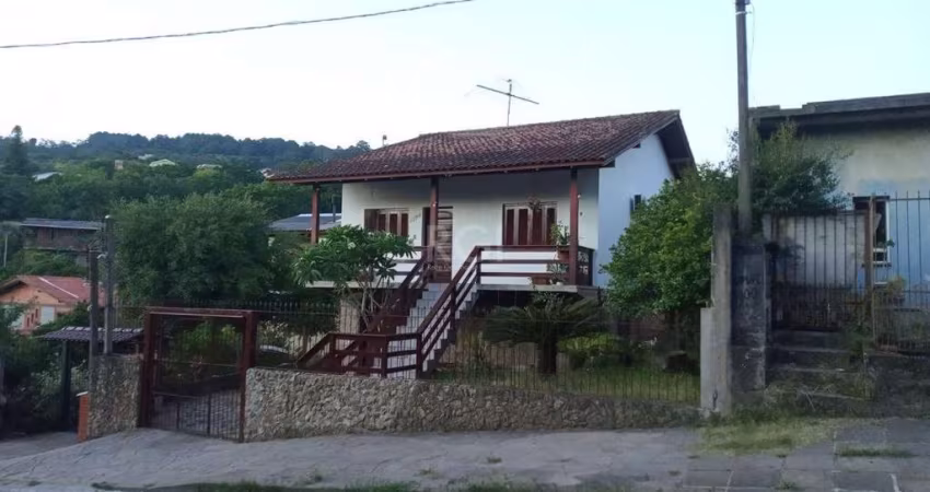 Excelente Casa - 175m², 3 dormitórios, sendo 1 suites, 3 vagas - Vila Nova, Porto Alegre