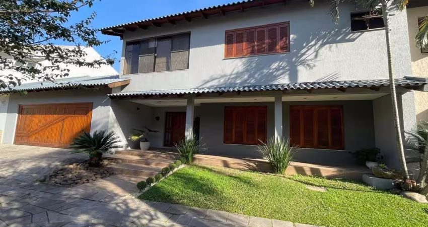 Casa em Condomínio com 03 quartos (01 suíte com closet) e 06 vagas no Ecoville