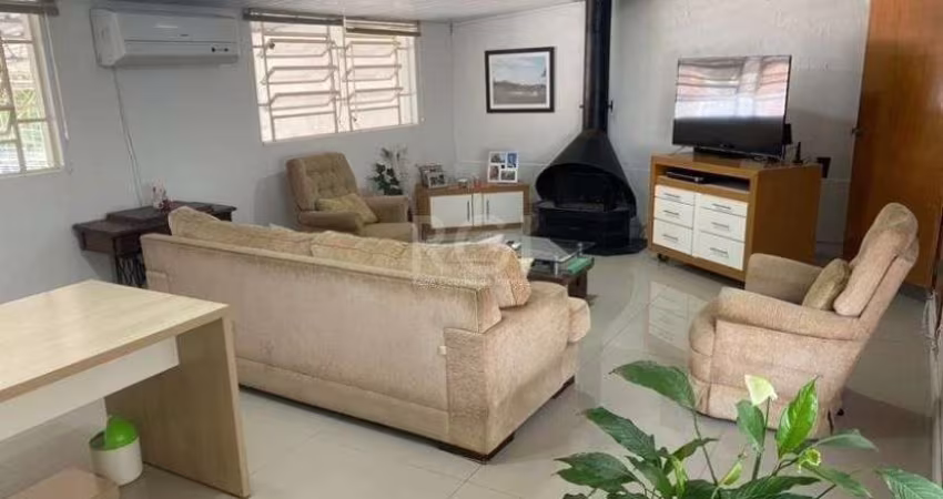 Ótima casa 3 dormitórios no bairro Medianeira