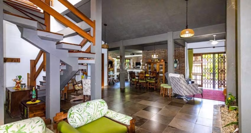 CASA COM 5 DORMITRIOS, 4 SUITES, 5 VAGAS, CASA DE HÓSPEDES.