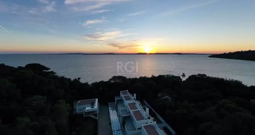 Casa em condominio, 3 dormitórios, 3 suítes, no bairro pedra redonda, porto alegre/rs.