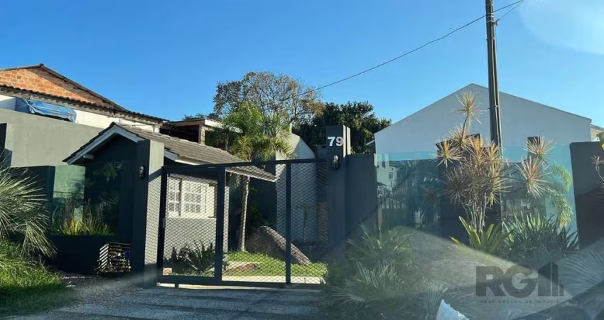 casa 3 dormitórios 1 suíte, 2 vagas, condomínio com piscina 240,22m² privativos no Bairro Vila Nova Porto Alegre/RS