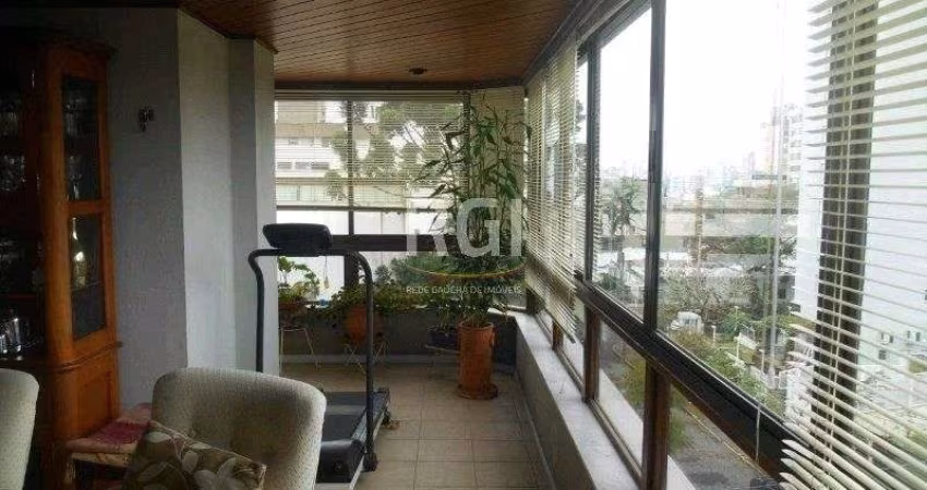 Apartamento para Venda - 137m², 3 dormitórios, sendo 1 suites, 2 vagas - Petrópolis