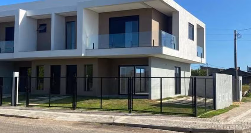 Casa com 03 quartos, sendo 01 suíte na Praia da Cal