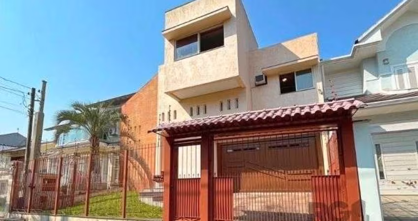Casa em Porto Alegre, no bairro Nonoai, com 4 dormitório(s), à venda.