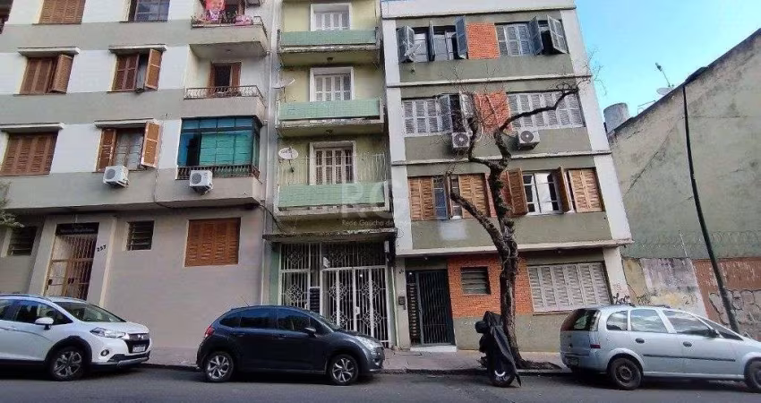 APTO MOBILIADO 30 M DA ORLA