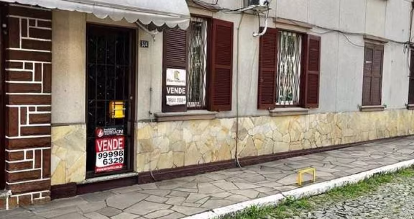 Vende-se apto térreo, com 03 dormitórios, sala com 02 ambientes