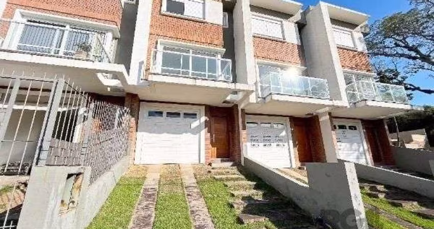 Sobrado para Venda - 100m², 3 dormitórios, sendo 3 suites, 2 vagas - Portal Do Guarujá