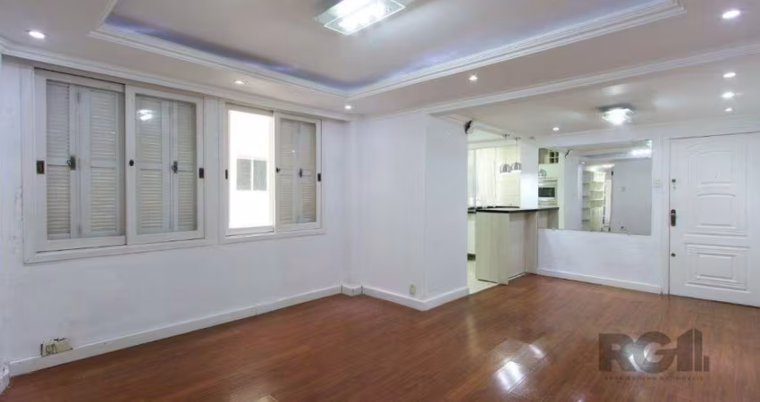 Apartamento semi-mobiliado, possui 3 dormitórios, sendo 1 suíte