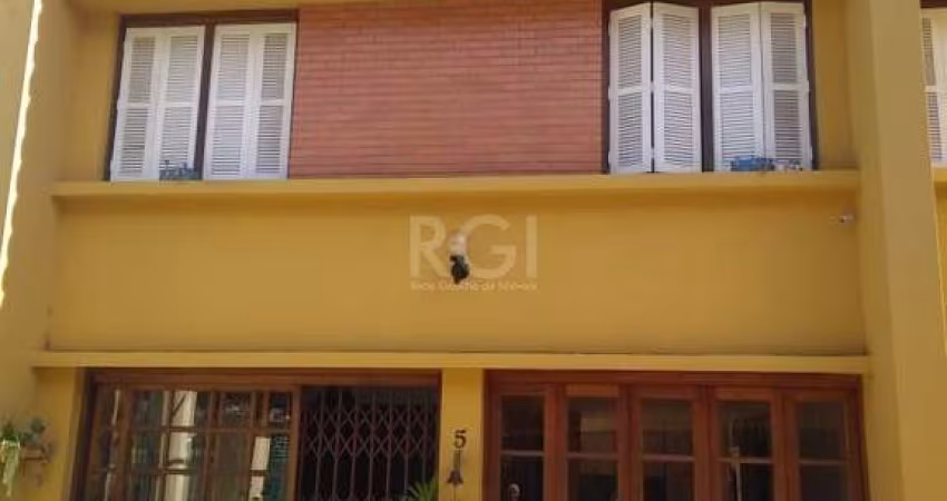 Casa 3 dormitórios sendo 1 suíte no bairro Medianeira