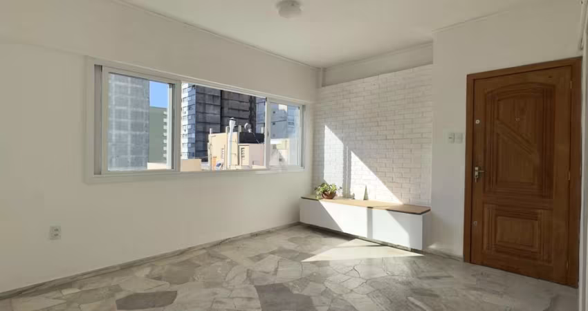APARTAMENTO 2 DORMITÓRIOS REFORMADO COM LINDA VISTA NO CENTRO HISTÓRICO