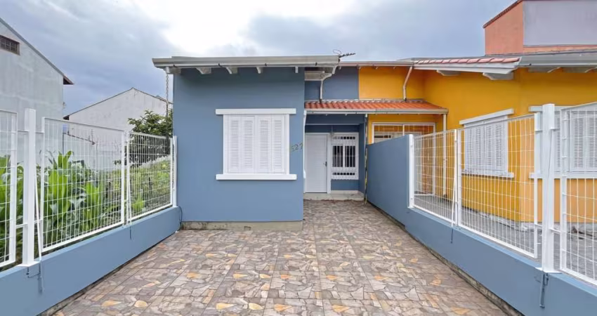 Casa em Porto Alegre, no bairro Hípica, com 2 dormitório(s), e 2 banheiros, à venda.