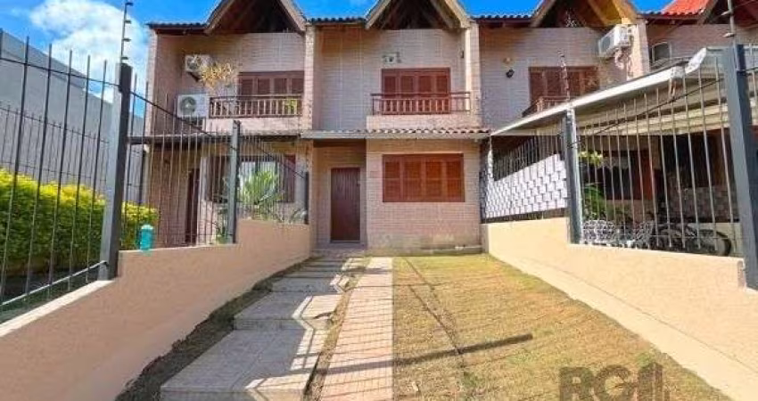 Casa em Porto Alegre, no bairro Guarujá, com 3 dormitório(s), e 3 banheiros, à venda.