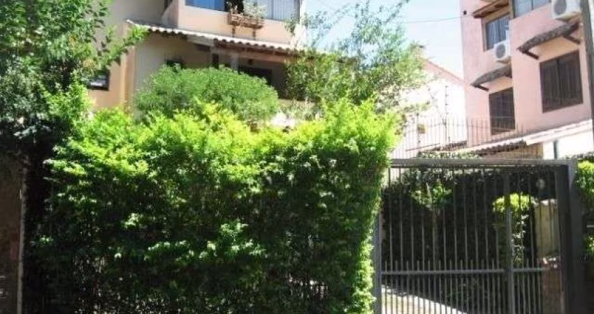 Casa para Venda - 170m², 3 dormitórios, sendo 1 suites, 2 vagas - Guarujá