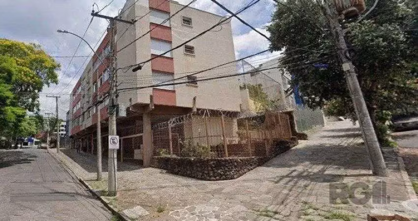 Apartamento no Petrópolis de 2 dormitórios e 2 vagas