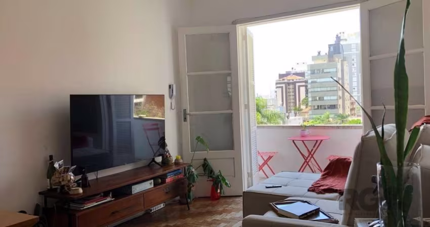 Apartamento com sacada e vaga de garagem no bairro Rio Branco