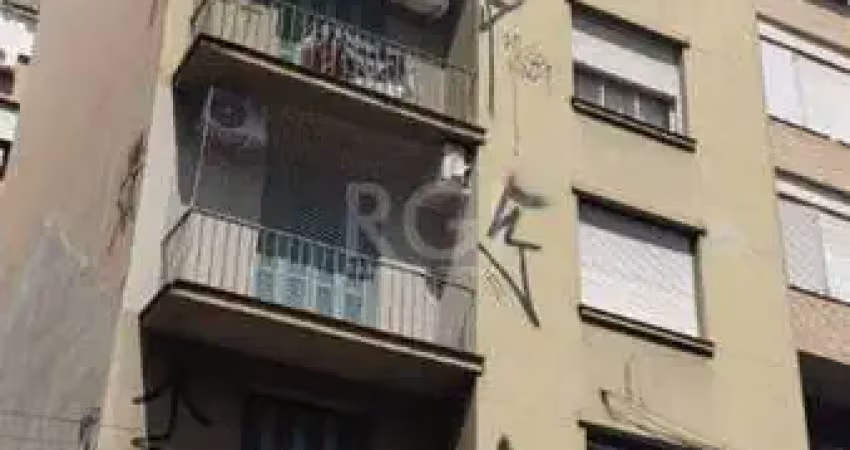 Ótimo apartamento reformado de 2 dormitórios no Centro de Porto Alegre