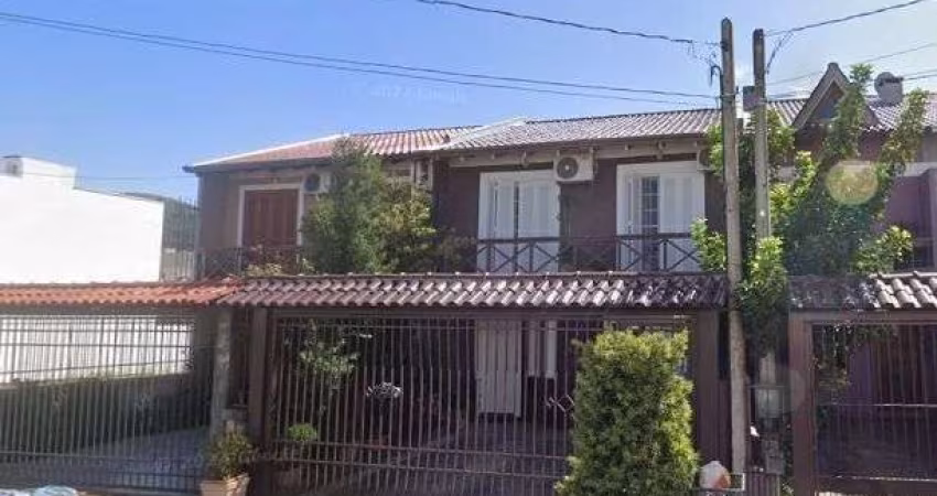 Casa no bairro Hípica - 3 dormitórios