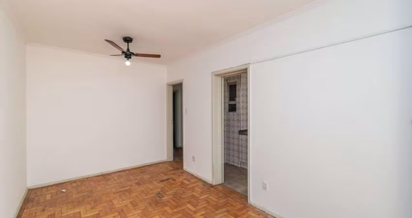 Apartamento de dois quartos com dependência no bairro Rio Branco em Porto Alegre