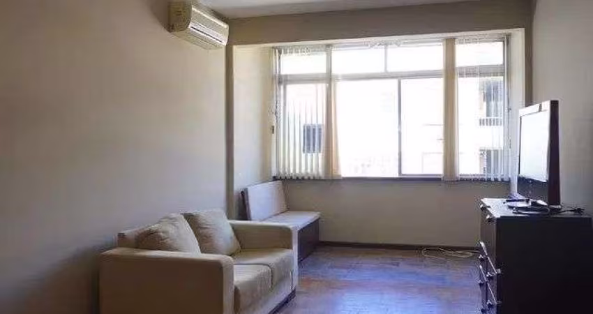Apartamento de dois quartos e uma vaga de garagem no bairro Auxiliadora em POA