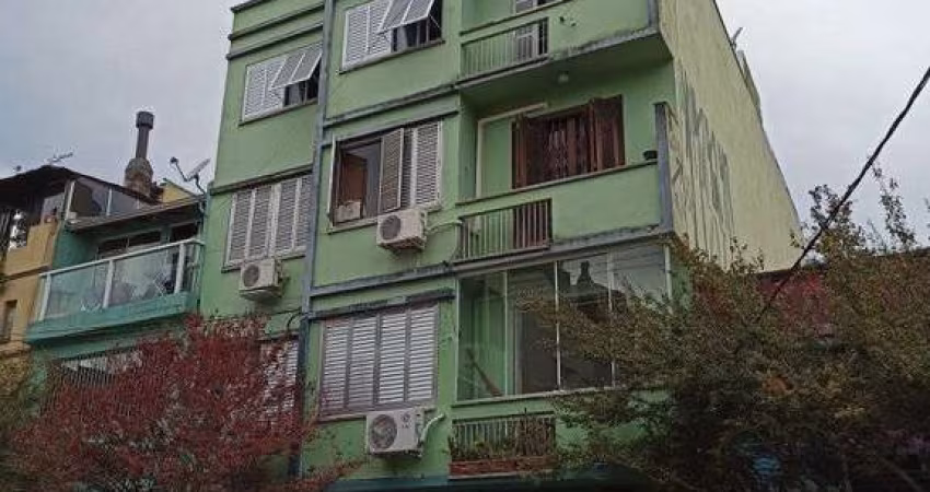 Apartamento à venda na Cidade Baixa – 2 dormitórios, de frente, com sacada integrada – Somente para investidor.