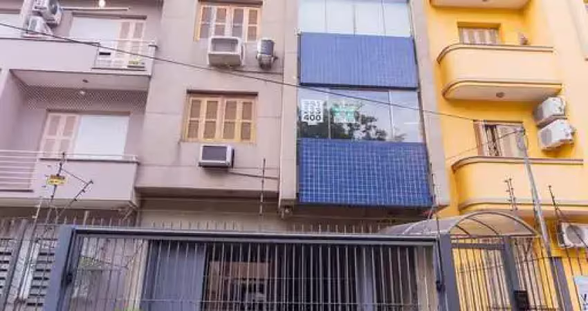 Apartamento 02 dormitórios, com 01 vaga escriturada coberta, no bairro Bom Fim