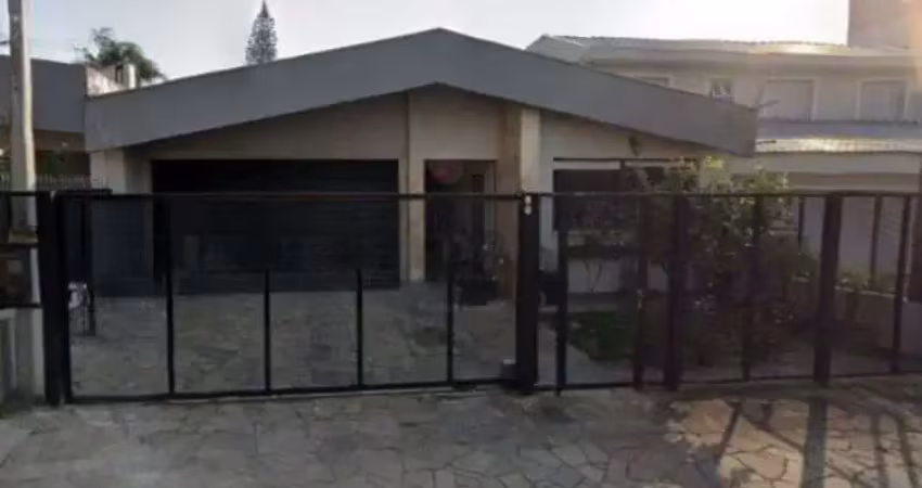 Casa com 3 dormitórios e 4 vagas no Bairro Jardim Lindóia