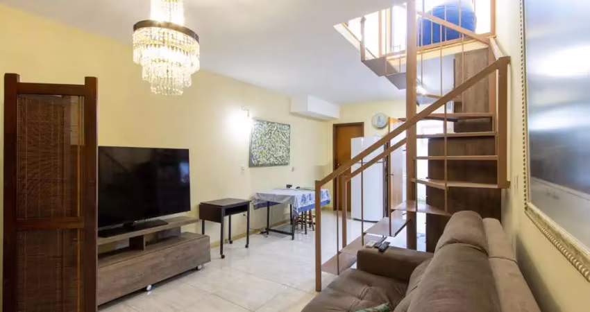 Casa em condomínio, porteira fechada, possui 3 dormitórios e 1 vaga