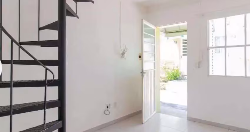 Aconchegante sobrado com 1 dormitório, suíte, vaga, no bairro são josé em porto alegre/rs.