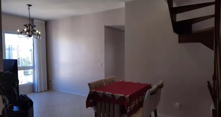 Cobertura de 3 dormitórios, 1 suíte, 2 vagas escrituradas e vista para o guaíba.